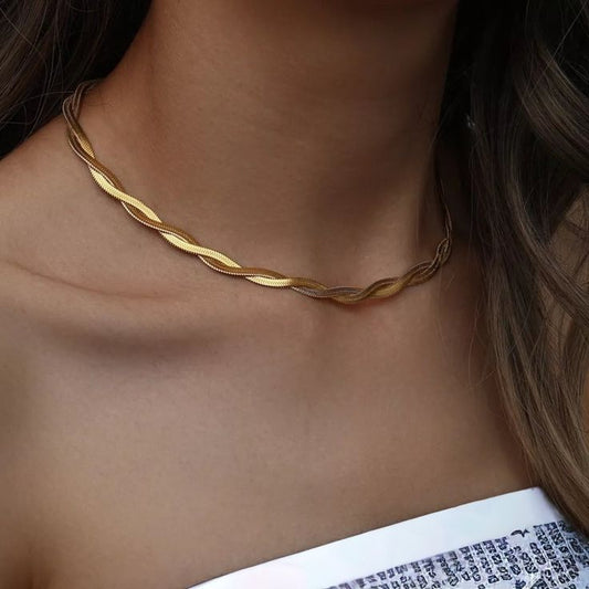 Sinuous Necklace